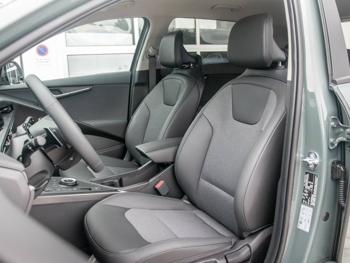 Kia Niro Kia Niro 1.6 GDi Hybrid DynamicLine | Actieprijs* | Direct leverbaar | Nieuw model | Navi. | Clima. | Adapt. Cruise. | Parkeersensoren