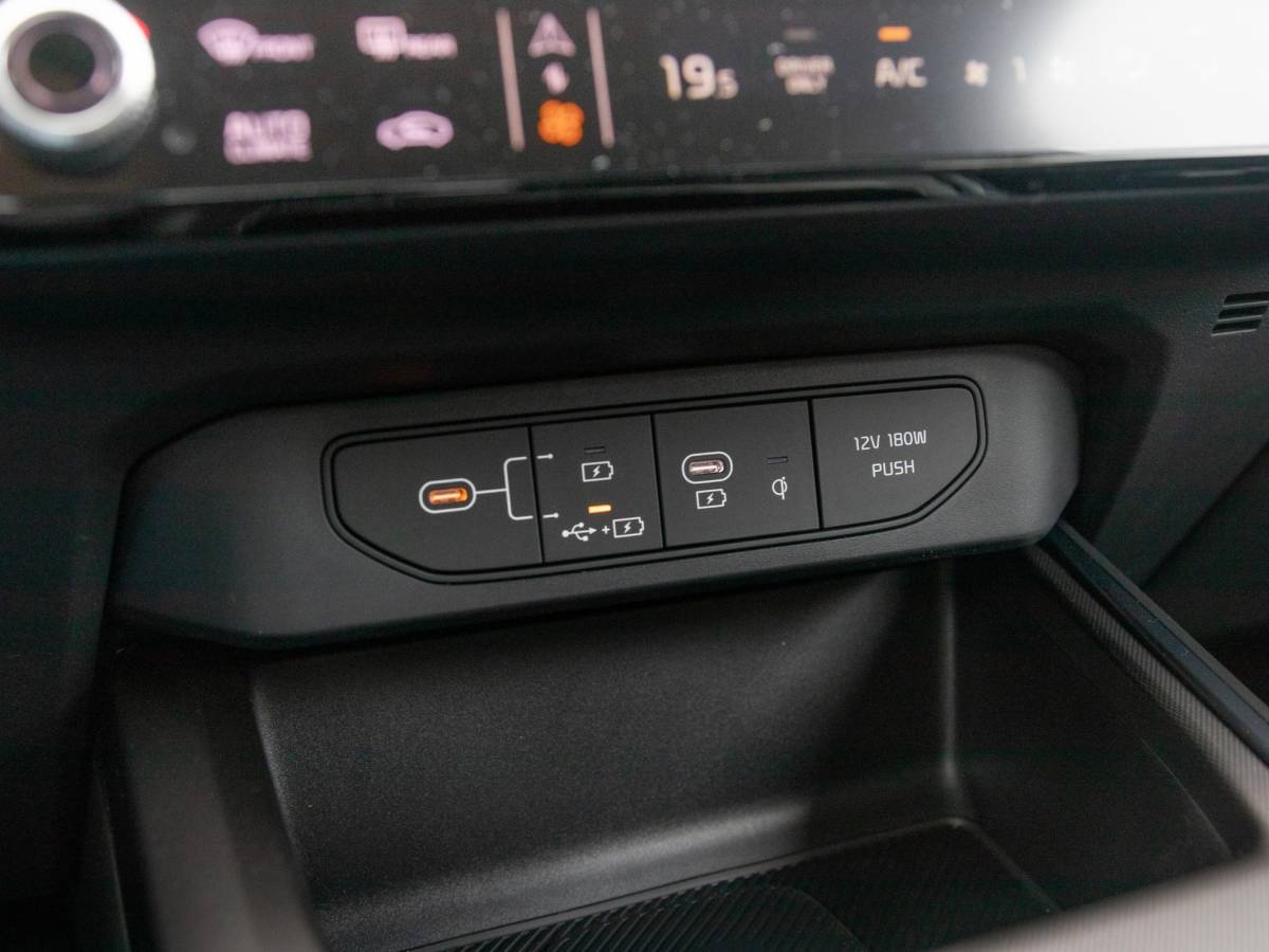 Kia Niro Kia Niro 1.6 GDi Hybrid DynamicLine | Actieprijs* | Direct leverbaar | Nieuw model | Navi. | Clima. | Adapt. Cruise. | Parkeersensoren