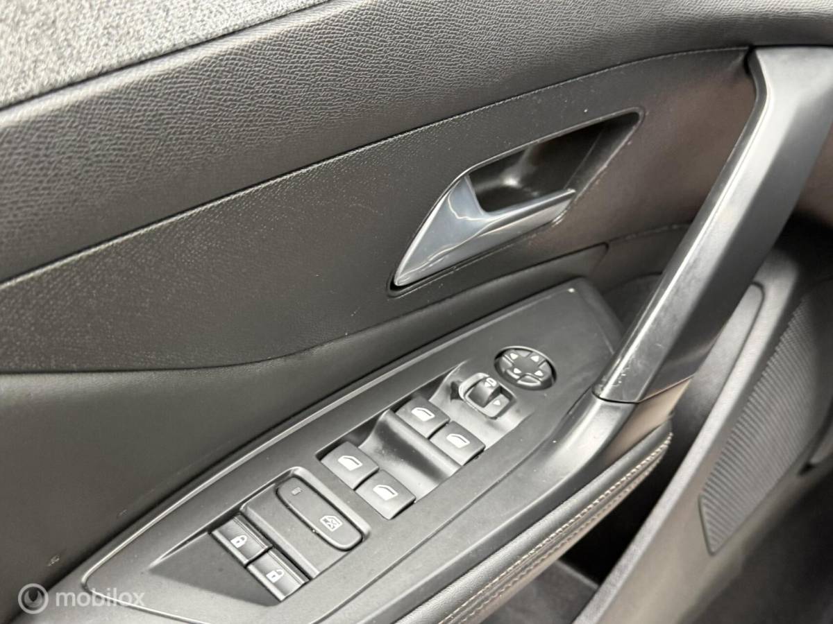 Peugeot 308 Peugeot 308 SW 1.2 PureTech Allure Pack Camera Trekhk Adapt-Cruise