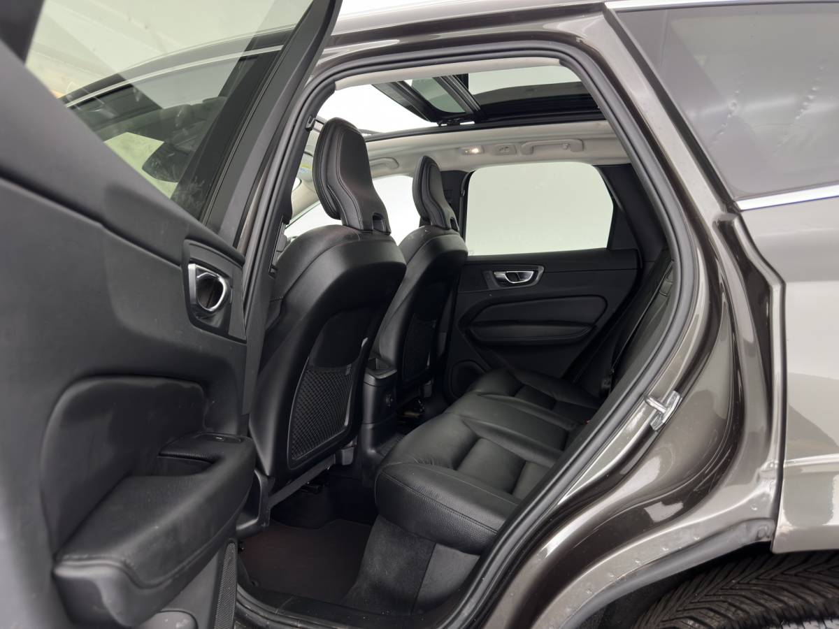 Volvo XC60 Volvo XC60 2.0 T8 AWD Inscription (Plug-In) *PANO | LEATHER | FULL-LED | MEMORY-PACK | HARMAN/KARDON-AUDIO | CAMERA | HEATED-CONTOURSEATS | DIGI-COCKPIT | NAVI-FULLMAP | PRIVACYGLASS | ECC | PDC | CRUISE | CARPLAY | TOWBAR | 19”ALU*