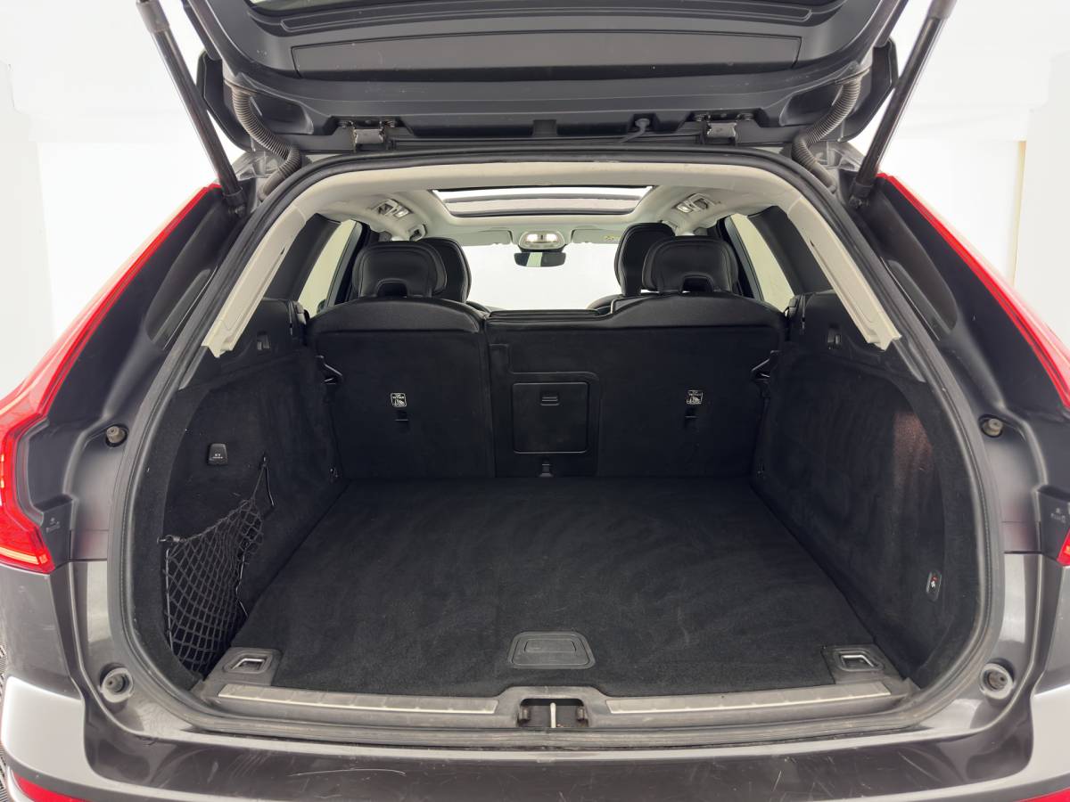 Volvo XC60 Volvo XC60 2.0 T8 AWD Inscription (Plug-In) *PANO | LEATHER | FULL-LED | MEMORY-PACK | HARMAN/KARDON-AUDIO | CAMERA | HEATED-CONTOURSEATS | DIGI-COCKPIT | NAVI-FULLMAP | PRIVACYGLASS | ECC | PDC | CRUISE | CARPLAY | TOWBAR | 19”ALU*