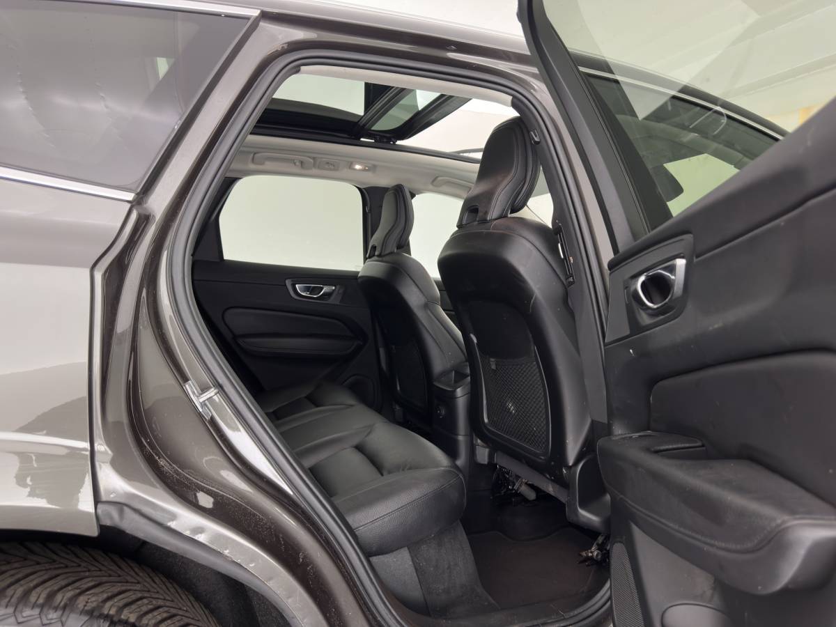 Volvo XC60 Volvo XC60 2.0 T8 AWD Inscription (Plug-In) *PANO | LEATHER | FULL-LED | MEMORY-PACK | HARMAN/KARDON-AUDIO | CAMERA | HEATED-CONTOURSEATS | DIGI-COCKPIT | NAVI-FULLMAP | PRIVACYGLASS | ECC | PDC | CRUISE | CARPLAY | TOWBAR | 19”ALU*