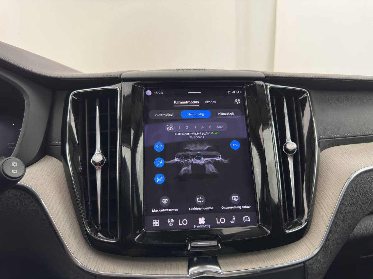 Volvo XC60 Volvo XC60 2.0 T8 AWD Inscription (Plug-In) *PANO | LEATHER | FULL-LED | MEMORY-PACK | HARMAN/KARDON-AUDIO | CAMERA | HEATED-CONTOURSEATS | DIGI-COCKPIT | NAVI-FULLMAP | PRIVACYGLASS | ECC | PDC | CRUISE | CARPLAY | TOWBAR | 19”ALU*