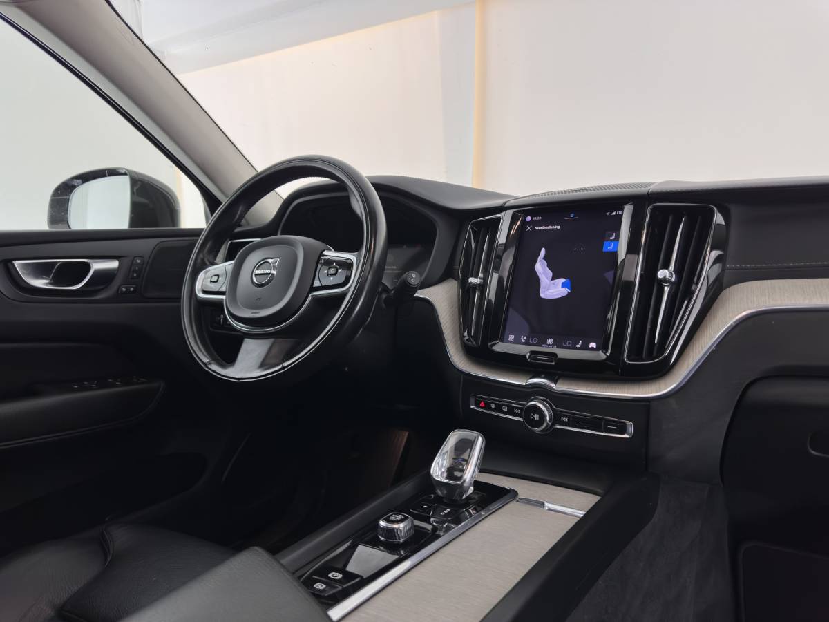 Volvo XC60 Volvo XC60 2.0 T8 AWD Inscription (Plug-In) *PANO | LEATHER | FULL-LED | MEMORY-PACK | HARMAN/KARDON-AUDIO | CAMERA | HEATED-CONTOURSEATS | DIGI-COCKPIT | NAVI-FULLMAP | PRIVACYGLASS | ECC | PDC | CRUISE | CARPLAY | TOWBAR | 19”ALU*