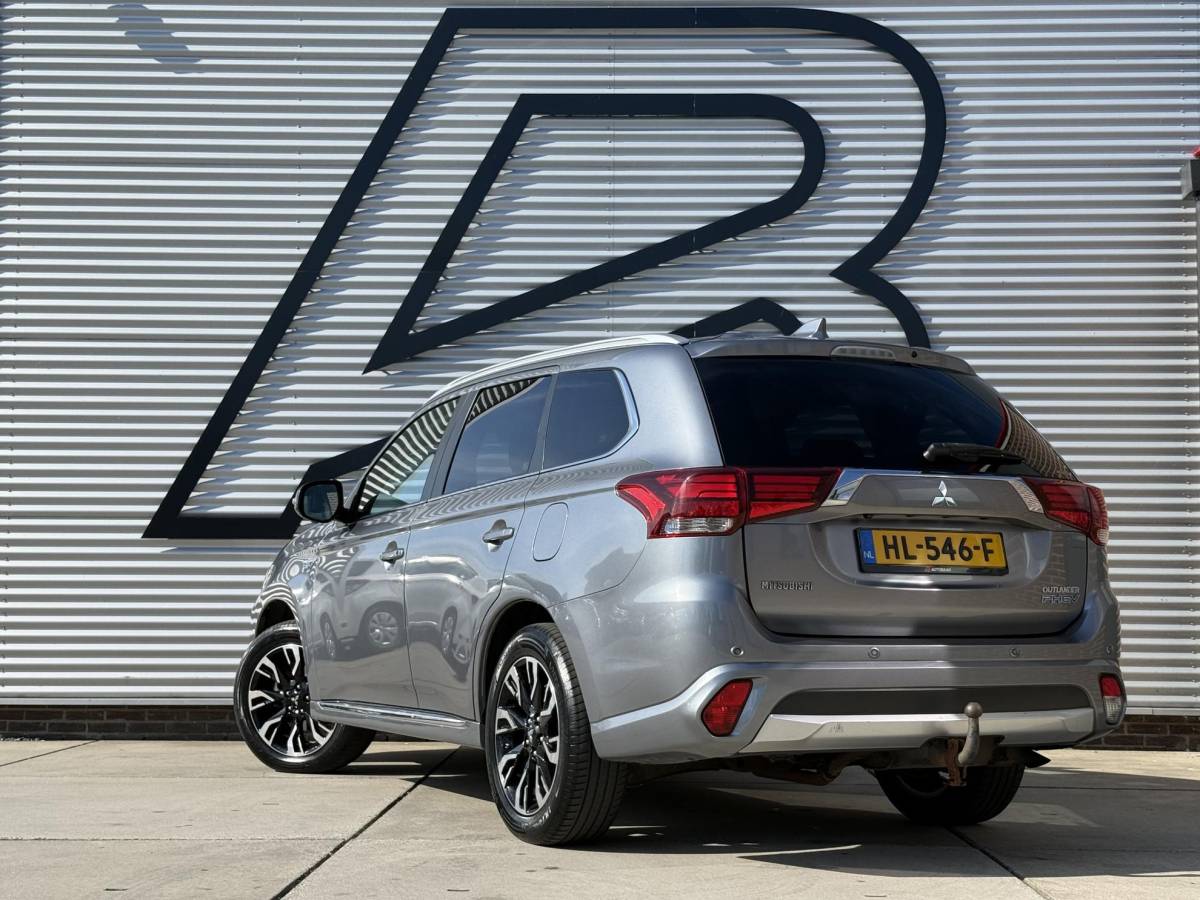 Mitsubishi Outlander Mitsubishi Outlander 2.0 PHEV instyle+ 1e Eigenaar|Navi|Opendak|Camera|Trekhaak|Clima|Cruise|Leder|PDC|N.A.P|SoH 58%|APK tot 12-2026