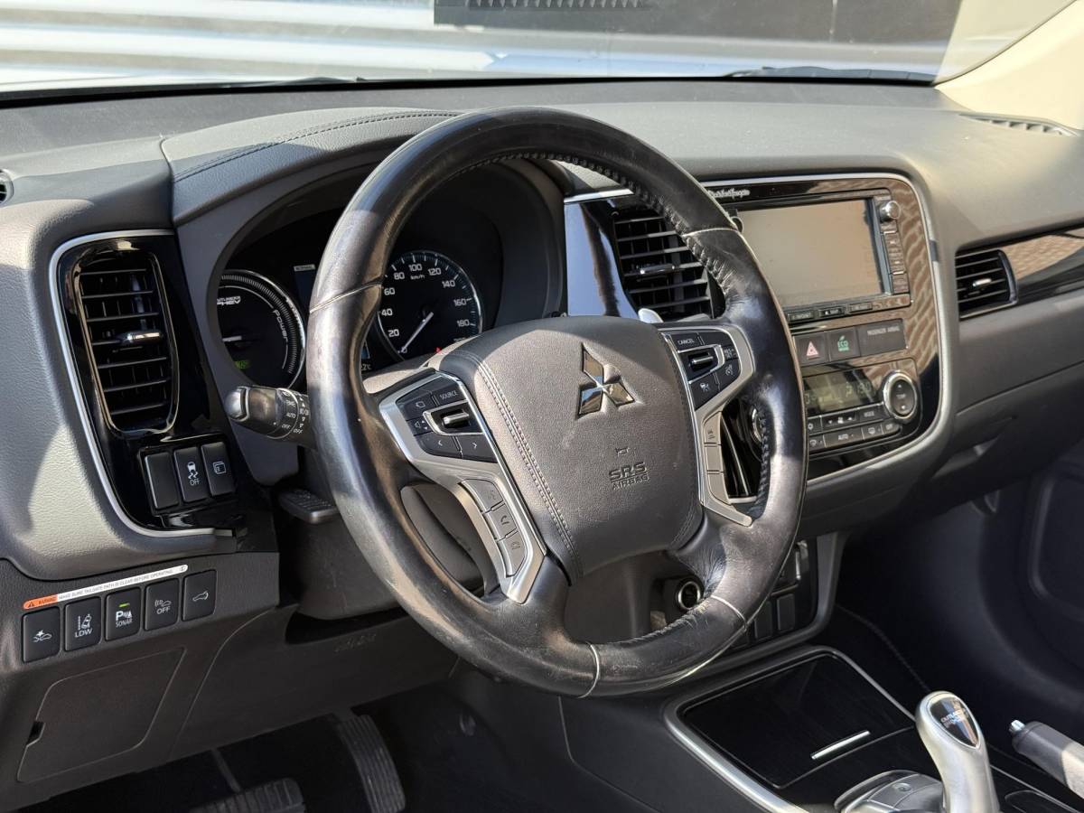 Mitsubishi Outlander Mitsubishi Outlander 2.0 PHEV instyle+ 1e Eigenaar|Navi|Opendak|Camera|Trekhaak|Clima|Cruise|Leder|PDC|N.A.P|SoH 58%|APK tot 12-2026