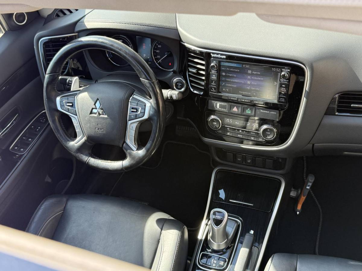 Mitsubishi Outlander Mitsubishi Outlander 2.0 PHEV instyle+ 1e Eigenaar|Navi|Opendak|Camera|Trekhaak|Clima|Cruise|Leder|PDC|N.A.P|SoH 58%|APK tot 12-2026
