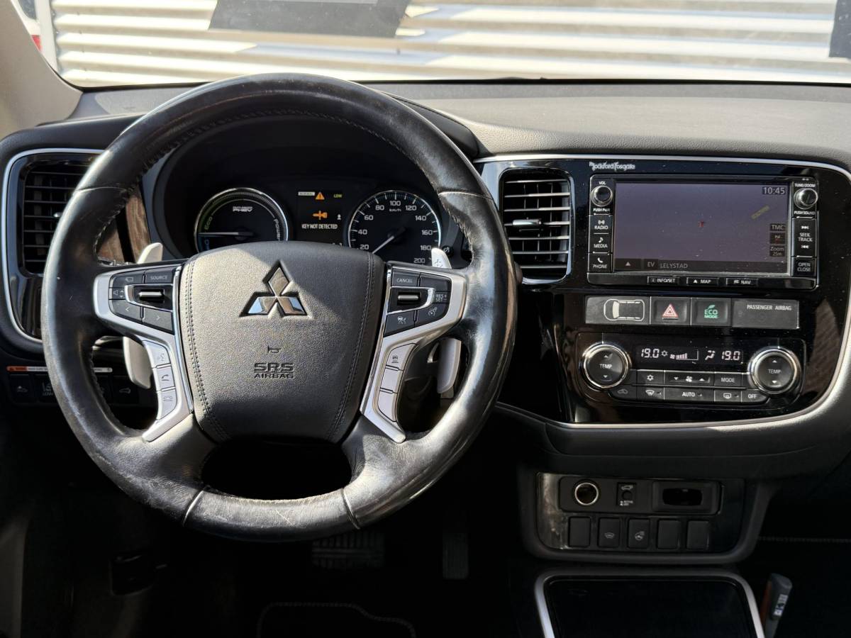Mitsubishi Outlander Mitsubishi Outlander 2.0 PHEV instyle+ 1e Eigenaar|Navi|Opendak|Camera|Trekhaak|Clima|Cruise|Leder|PDC|N.A.P|SoH 58%|APK tot 12-2026