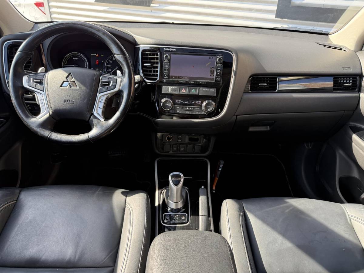 Mitsubishi Outlander Mitsubishi Outlander 2.0 PHEV instyle+ 1e Eigenaar|Navi|Opendak|Camera|Trekhaak|Clima|Cruise|Leder|PDC|N.A.P|SoH 58%|APK tot 12-2026