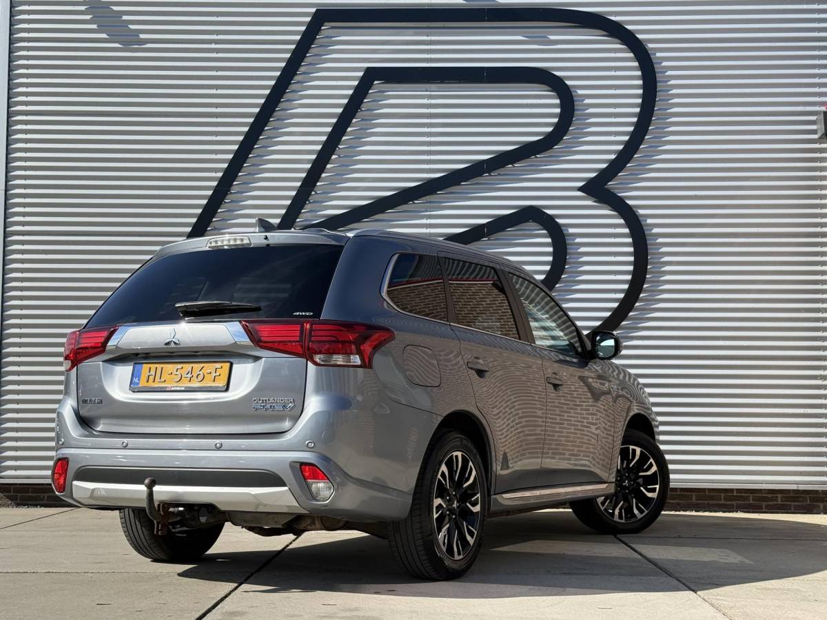 Mitsubishi Outlander Mitsubishi Outlander 2.0 PHEV instyle+ 1e Eigenaar|Navi|Opendak|Camera|Trekhaak|Clima|Cruise|Leder|PDC|N.A.P|SoH 58%|APK tot 12-2026