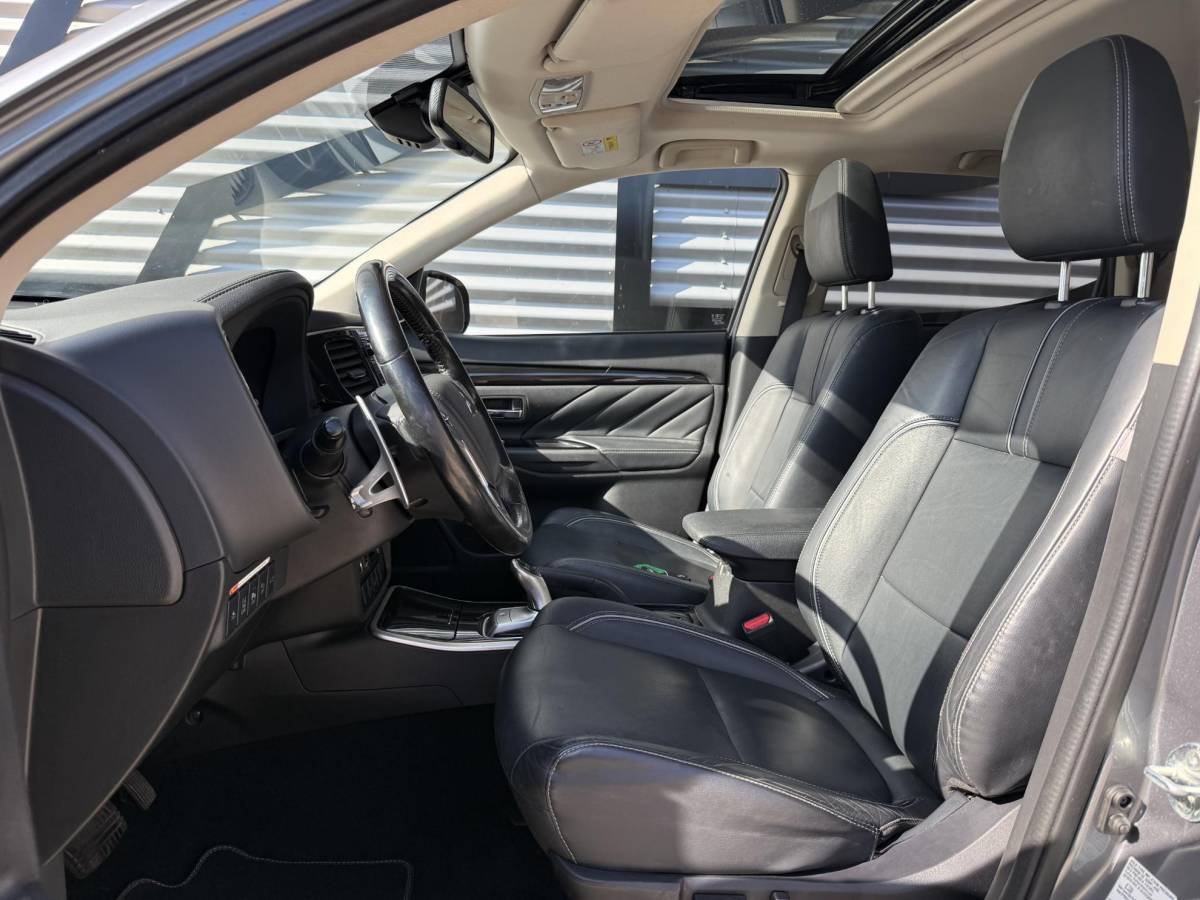 Mitsubishi Outlander Mitsubishi Outlander 2.0 PHEV instyle+ 1e Eigenaar|Navi|Opendak|Camera|Trekhaak|Clima|Cruise|Leder|PDC|N.A.P|SoH 58%|APK tot 12-2026