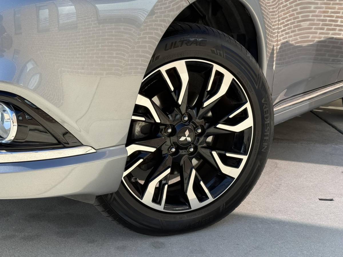 Mitsubishi Outlander Mitsubishi Outlander 2.0 PHEV instyle+ 1e Eigenaar|Navi|Opendak|Camera|Trekhaak|Clima|Cruise|Leder|PDC|N.A.P|SoH 58%|APK tot 12-2026