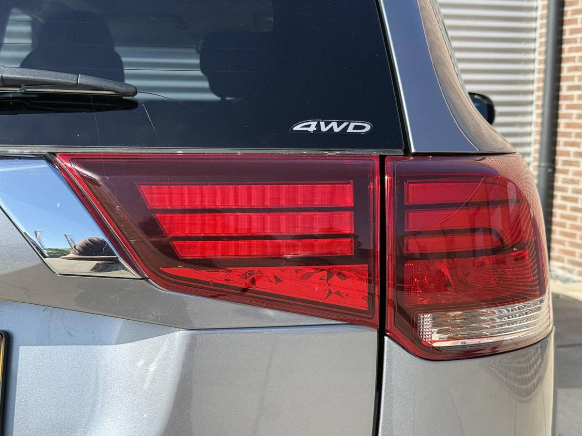 Mitsubishi Outlander Mitsubishi Outlander 2.0 PHEV instyle+ 1e Eigenaar|Navi|Opendak|Camera|Trekhaak|Clima|Cruise|Leder|PDC|N.A.P|SoH 58%|APK tot 12-2026