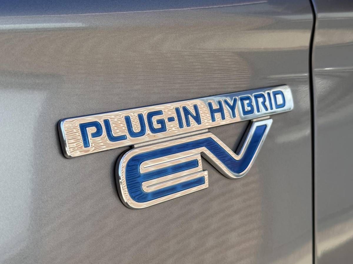 Mitsubishi Outlander Mitsubishi Outlander 2.0 PHEV instyle+ 1e Eigenaar|Navi|Opendak|Camera|Trekhaak|Clima|Cruise|Leder|PDC|N.A.P|SoH 58%|APK tot 12-2026