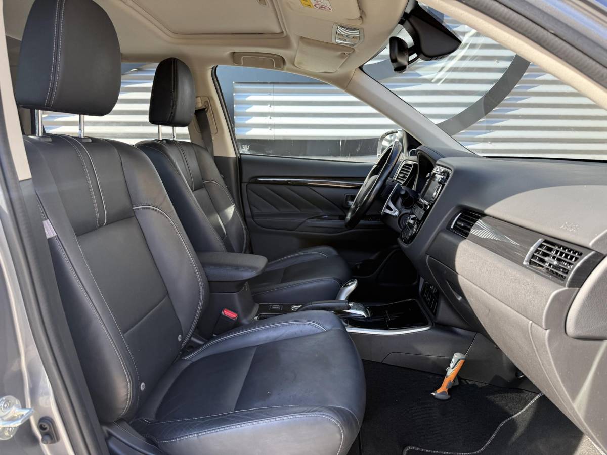 Mitsubishi Outlander Mitsubishi Outlander 2.0 PHEV instyle+ 1e Eigenaar|Navi|Opendak|Camera|Trekhaak|Clima|Cruise|Leder|PDC|N.A.P|SoH 58%|APK tot 12-2026
