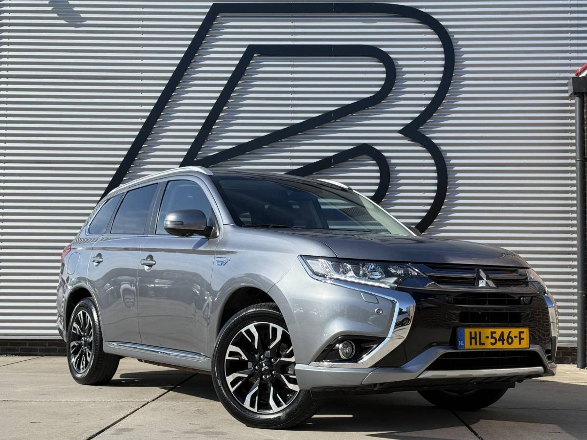 Mitsubishi Outlander Mitsubishi Outlander 2.0 PHEV instyle+ 1e Eigenaar|Navi|Opendak|Camera|Trekhaak|Clima|Cruise|Leder|PDC|N.A.P|SoH 58%|APK tot 12-2026
