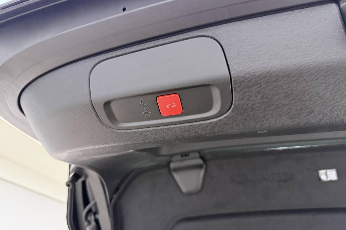 Peugeot 408 Peugeot 408 1.2 Hybrid 145 e-DCS6 GT | Automaat | Adaptieve cruise control | Stuurverwarming | Elektrisch bedienbare achterklep | Lichtmetalen velgen | Keyless entry en start | Full led