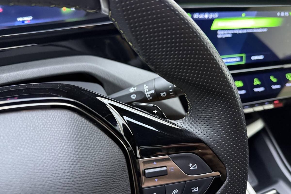 Peugeot 408 Peugeot 408 1.2 Hybrid 145 e-DCS6 GT | Automaat | Adaptieve cruise control | Stuurverwarming | Elektrisch bedienbare achterklep | Lichtmetalen velgen | Keyless entry en start | Full led