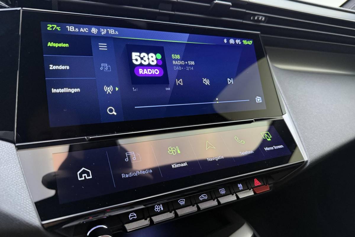 Peugeot 408 Peugeot 408 1.2 Hybrid 145 e-DCS6 GT | Automaat | Adaptieve cruise control | Stuurverwarming | Elektrisch bedienbare achterklep | Lichtmetalen velgen | Keyless entry en start | Full led