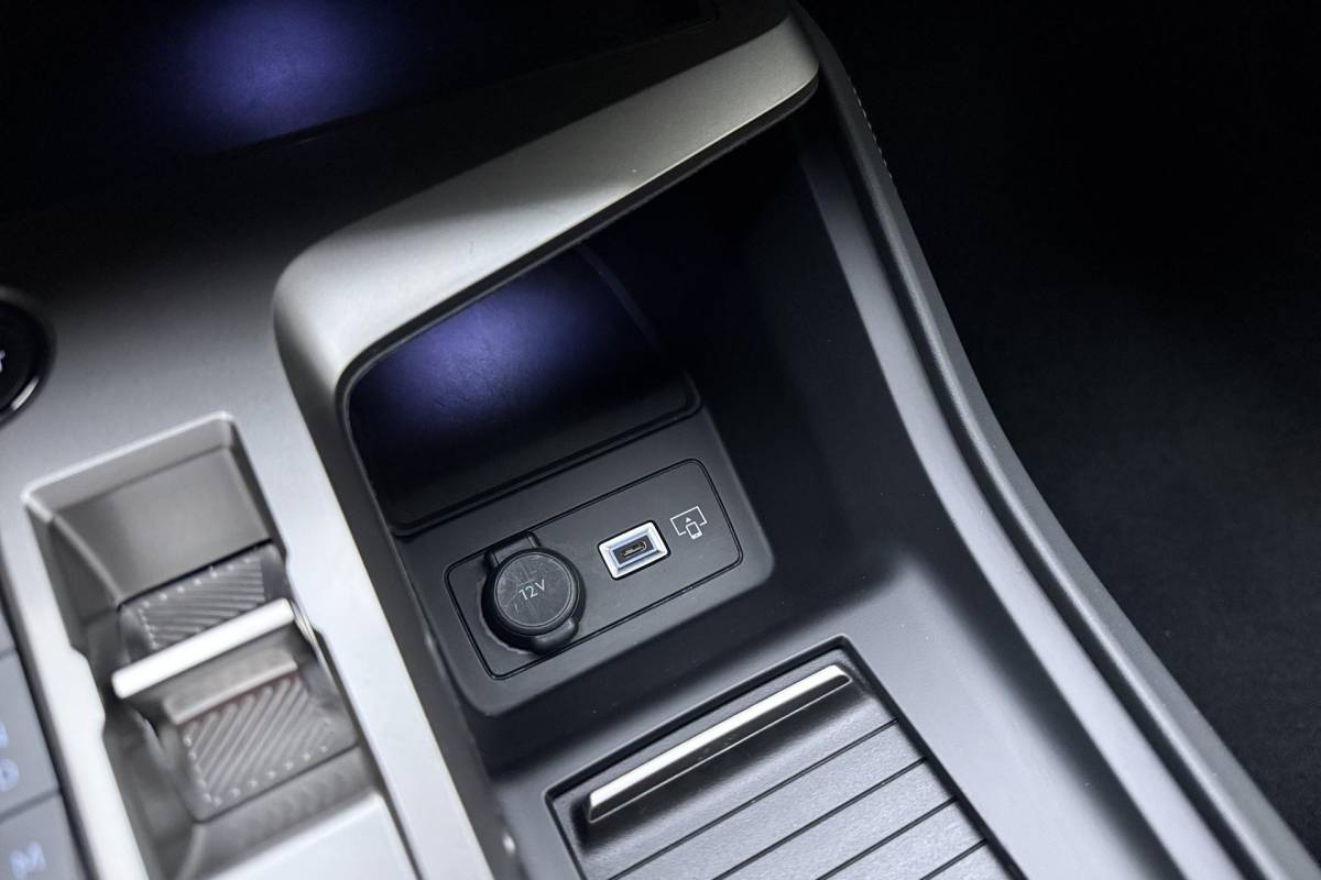 Peugeot 408 Peugeot 408 1.2 Hybrid 145 e-DCS6 GT | Automaat | Adaptieve cruise control | Stuurverwarming | Elektrisch bedienbare achterklep | Lichtmetalen velgen | Keyless entry en start | Full led