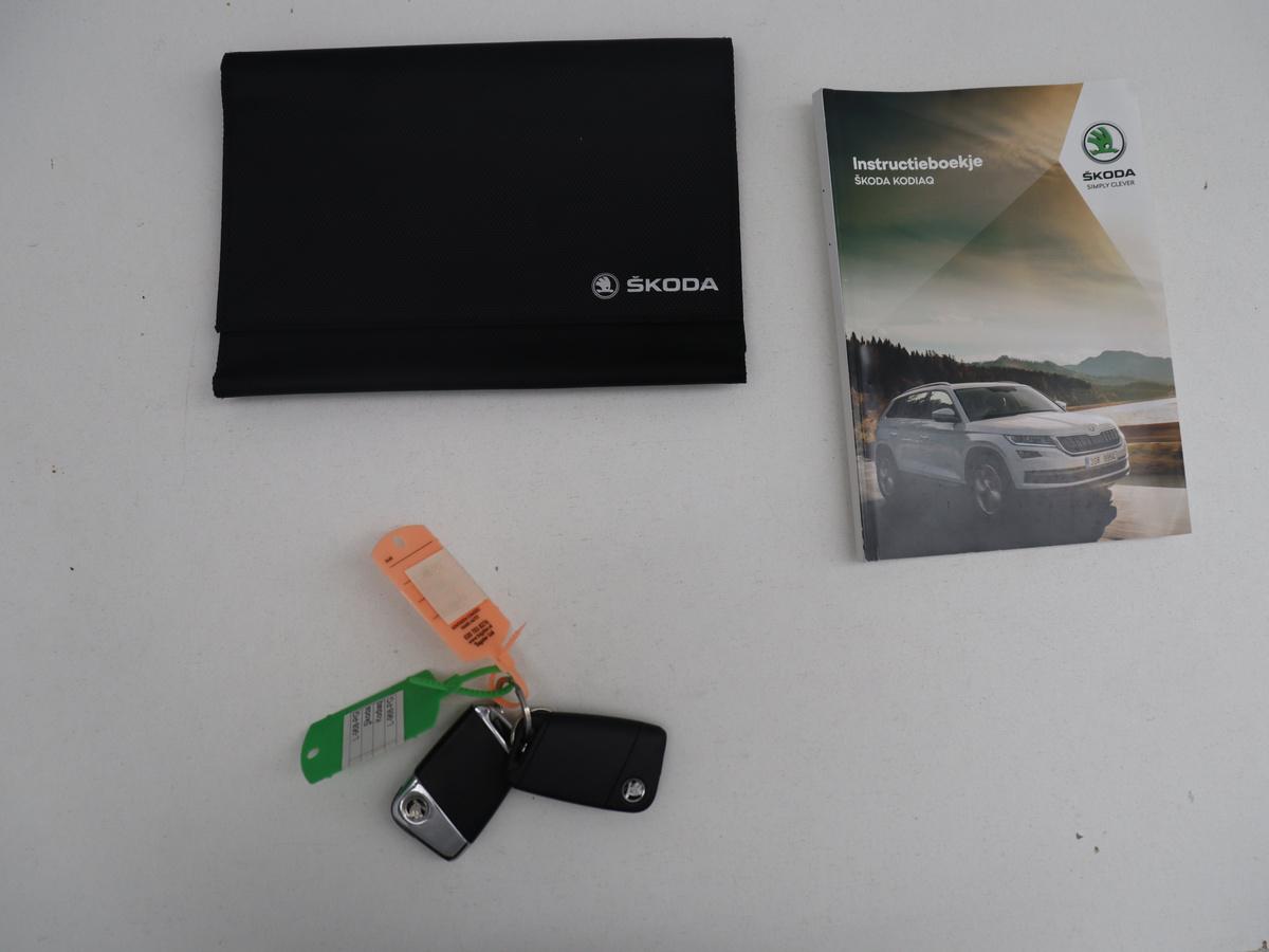 Škoda Kodiaq Skoda Kodiaq 1.5 TSI Sportline Business | Leder/alcantara | Memory | Cruise control | Stuur/stoel verwarming | Canton Sound | Carplay | Carplay | Camera | Park assist | Trekhaak | Elektrische achterklep