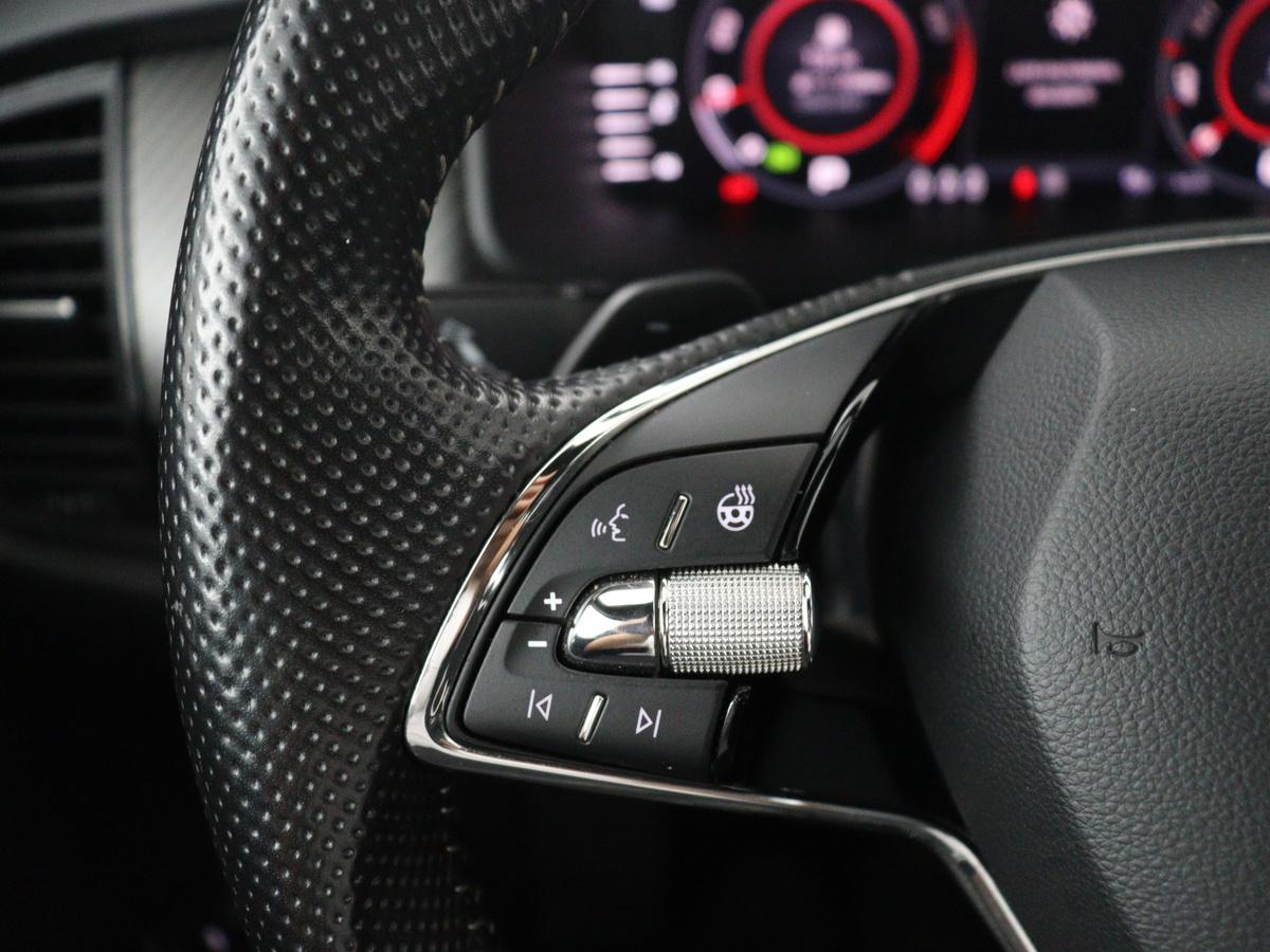 Škoda Kodiaq Skoda Kodiaq 1.5 TSI Sportline Business | Leder/alcantara | Memory | Cruise control | Stuur/stoel verwarming | Canton Sound | Carplay | Carplay | Camera | Park assist | Trekhaak | Elektrische achterklep