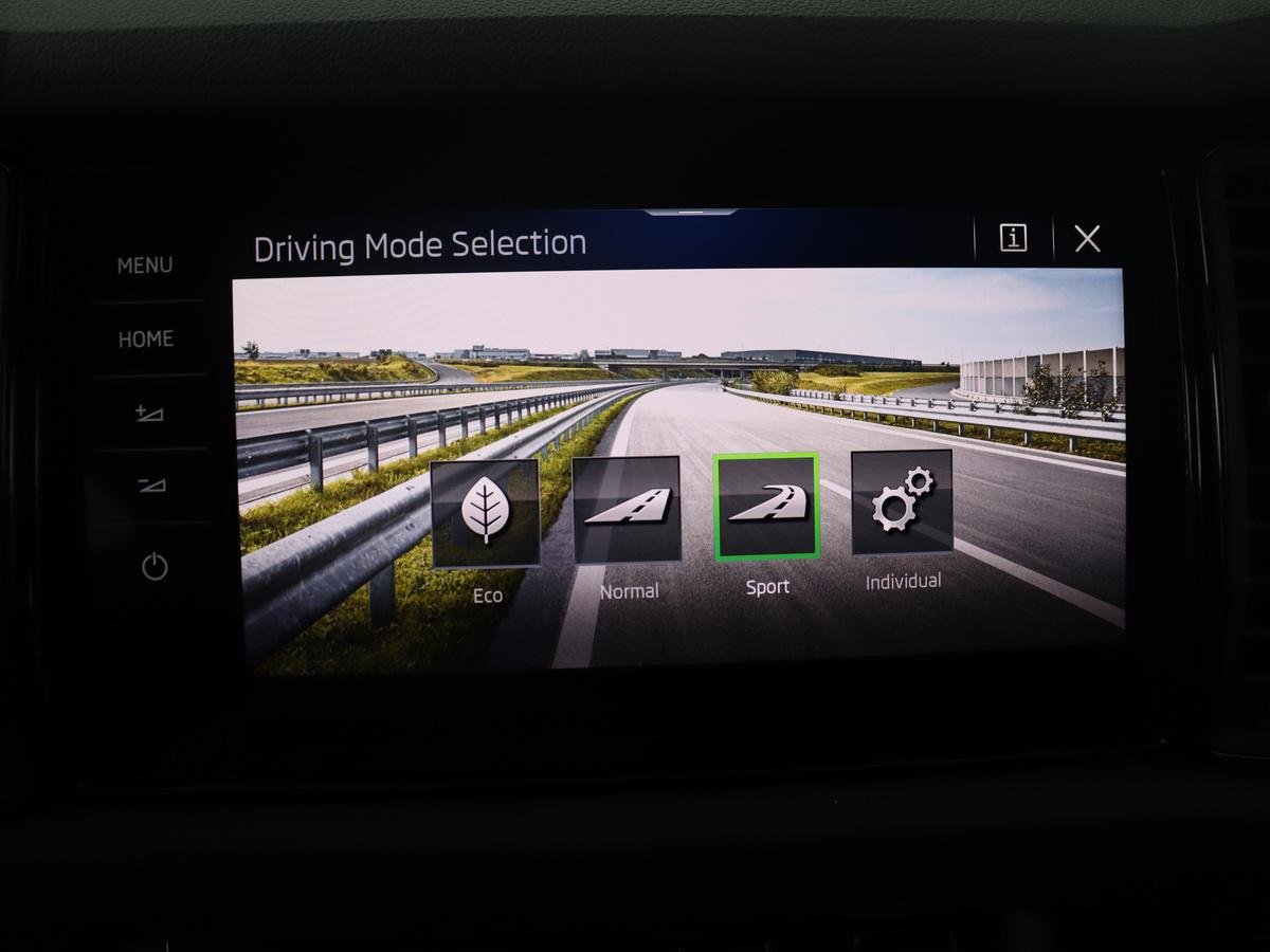 Škoda Kodiaq Skoda Kodiaq 1.5 TSI Sportline Business | Leder/alcantara | Memory | Cruise control | Stuur/stoel verwarming | Canton Sound | Carplay | Carplay | Camera | Park assist | Trekhaak | Elektrische achterklep