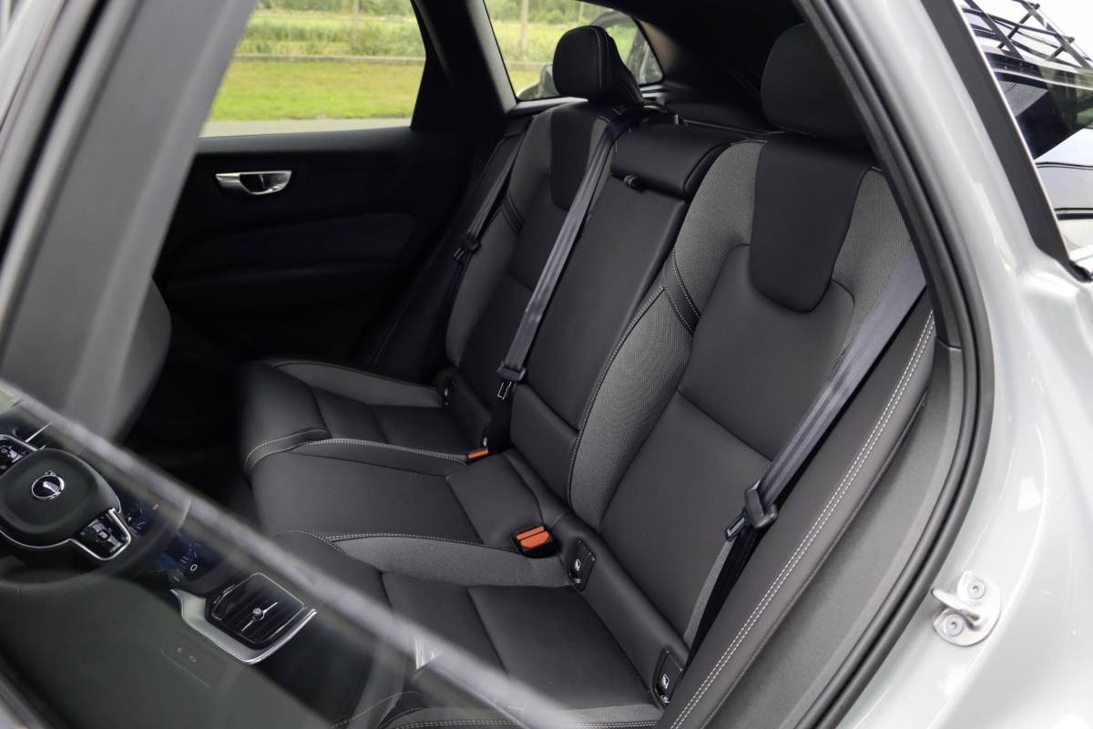 Volvo XC60 Volvo XC60 T6 AWD Plus Black Edition | Luchtvering | Trekhaak | Pano | 360 Cam | 21 inch