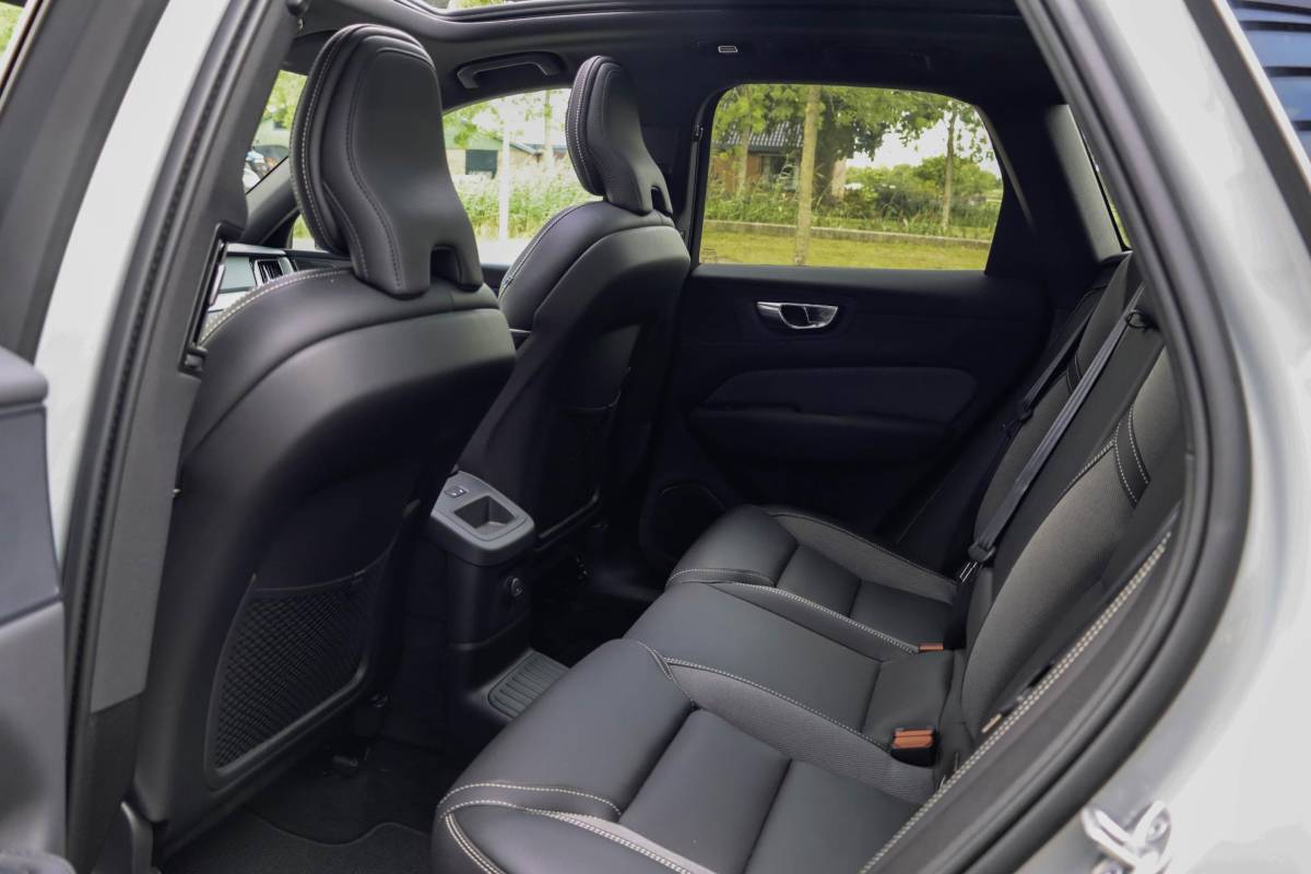 Volvo XC60 Volvo XC60 T6 AWD Plus Black Edition | Luchtvering | Trekhaak | Pano | 360 Cam | 21 inch