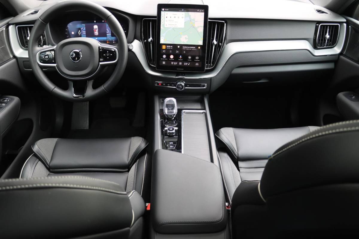 Volvo XC60 Volvo XC60 T6 AWD Plus Black Edition | Luchtvering | Trekhaak | Pano | 360 Cam | 21 inch