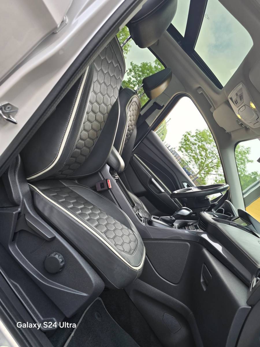 Ford Kuga Ford Kuga 1.5 EcoBoost Vignale AWD / 182 PK / AUT / NAP / Pano / Camera / Leder / Memory / Sony / Trekhaak / Pdc / Led / 19 Inch