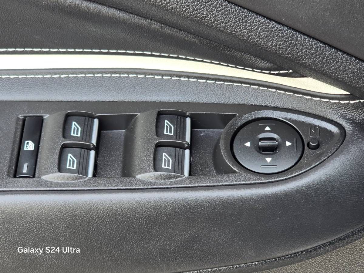 Ford Kuga Ford Kuga 1.5 EcoBoost Vignale AWD / 182 PK / AUT / NAP / Pano / Camera / Leder / Memory / Sony / Trekhaak / Pdc / Led / 19 Inch