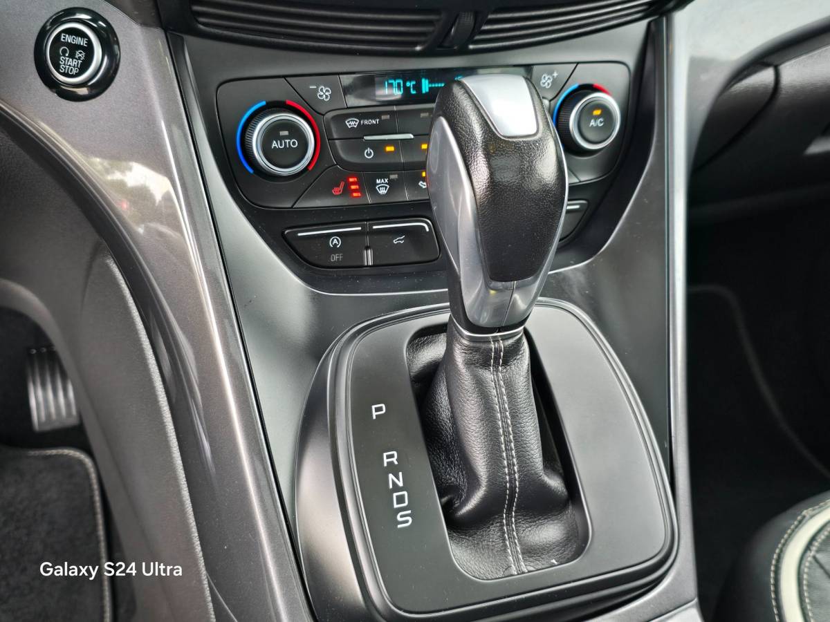 Ford Kuga Ford Kuga 1.5 EcoBoost Vignale AWD / 182 PK / AUT / NAP / Pano / Camera / Leder / Memory / Sony / Trekhaak / Pdc / Led / 19 Inch
