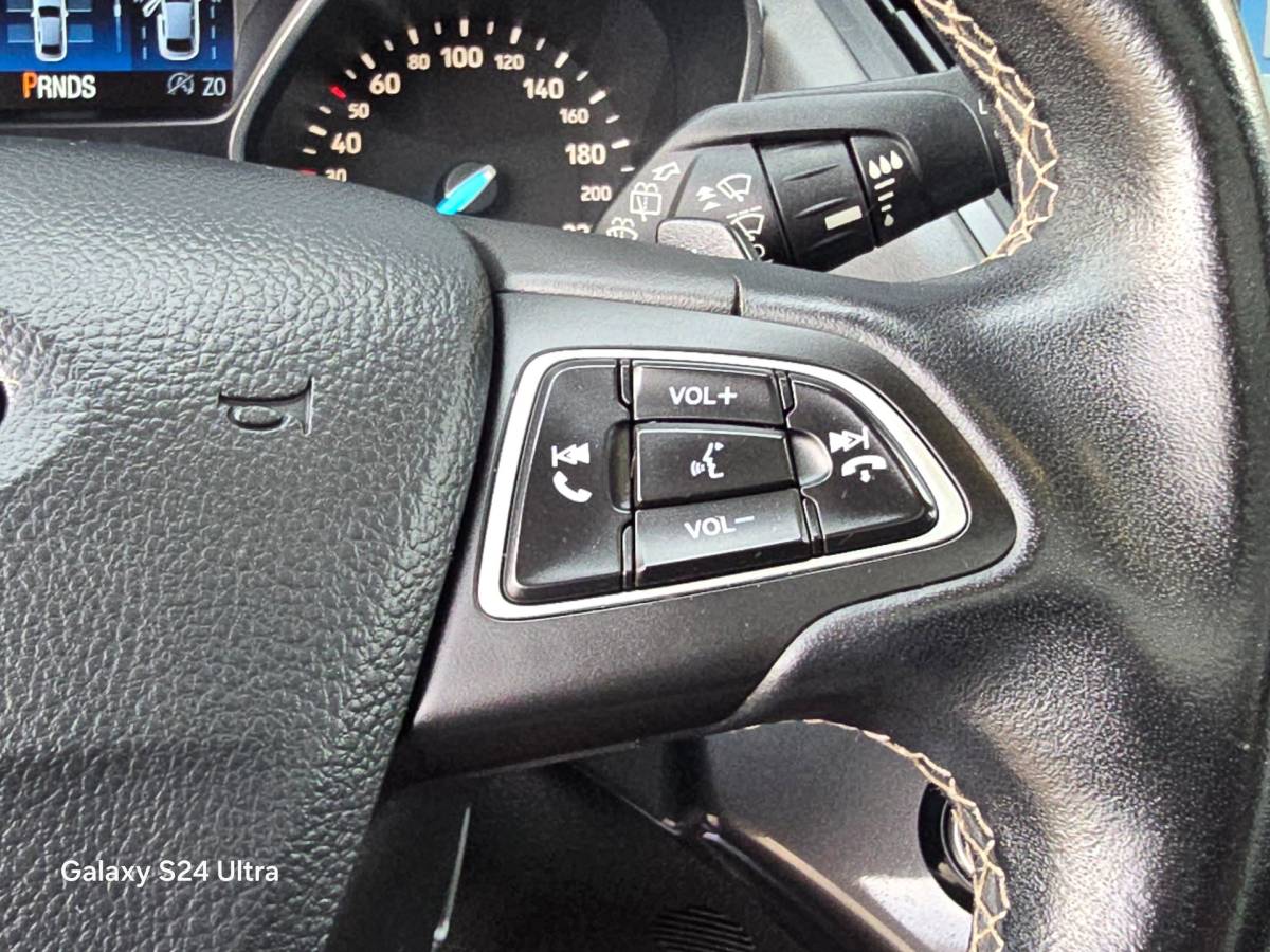 Ford Kuga Ford Kuga 1.5 EcoBoost Vignale AWD / 182 PK / AUT / NAP / Pano / Camera / Leder / Memory / Sony / Trekhaak / Pdc / Led / 19 Inch