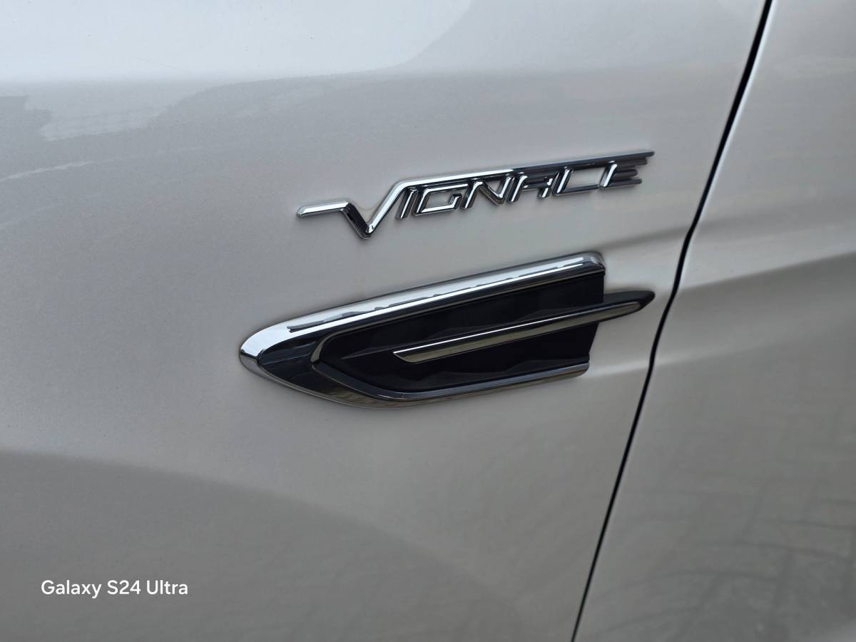 Ford Kuga Ford Kuga 1.5 EcoBoost Vignale AWD / 182 PK / AUT / NAP / Pano / Camera / Leder / Memory / Sony / Trekhaak / Pdc / Led / 19 Inch