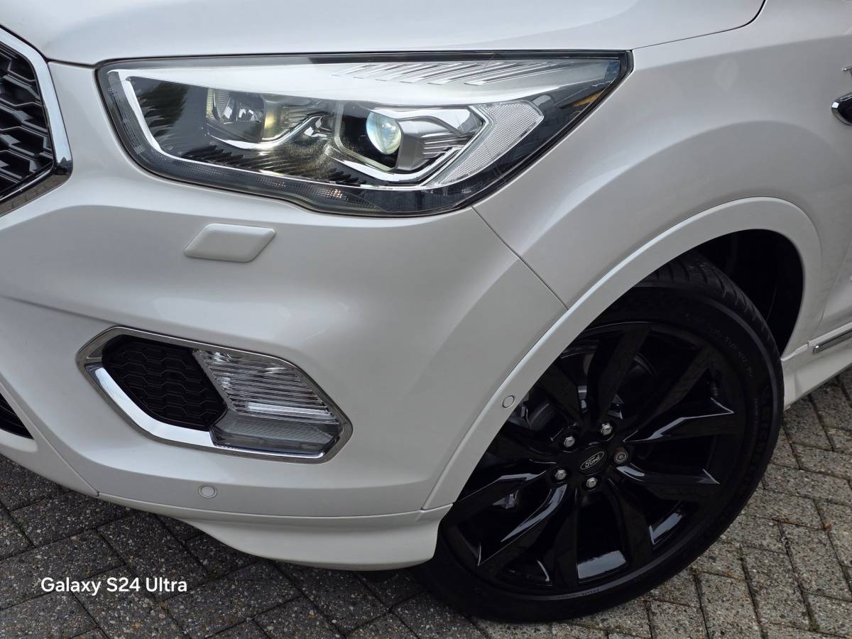 Ford Kuga Ford Kuga 1.5 EcoBoost Vignale AWD / 182 PK / AUT / NAP / Pano / Camera / Leder / Memory / Sony / Trekhaak / Pdc / Led / 19 Inch