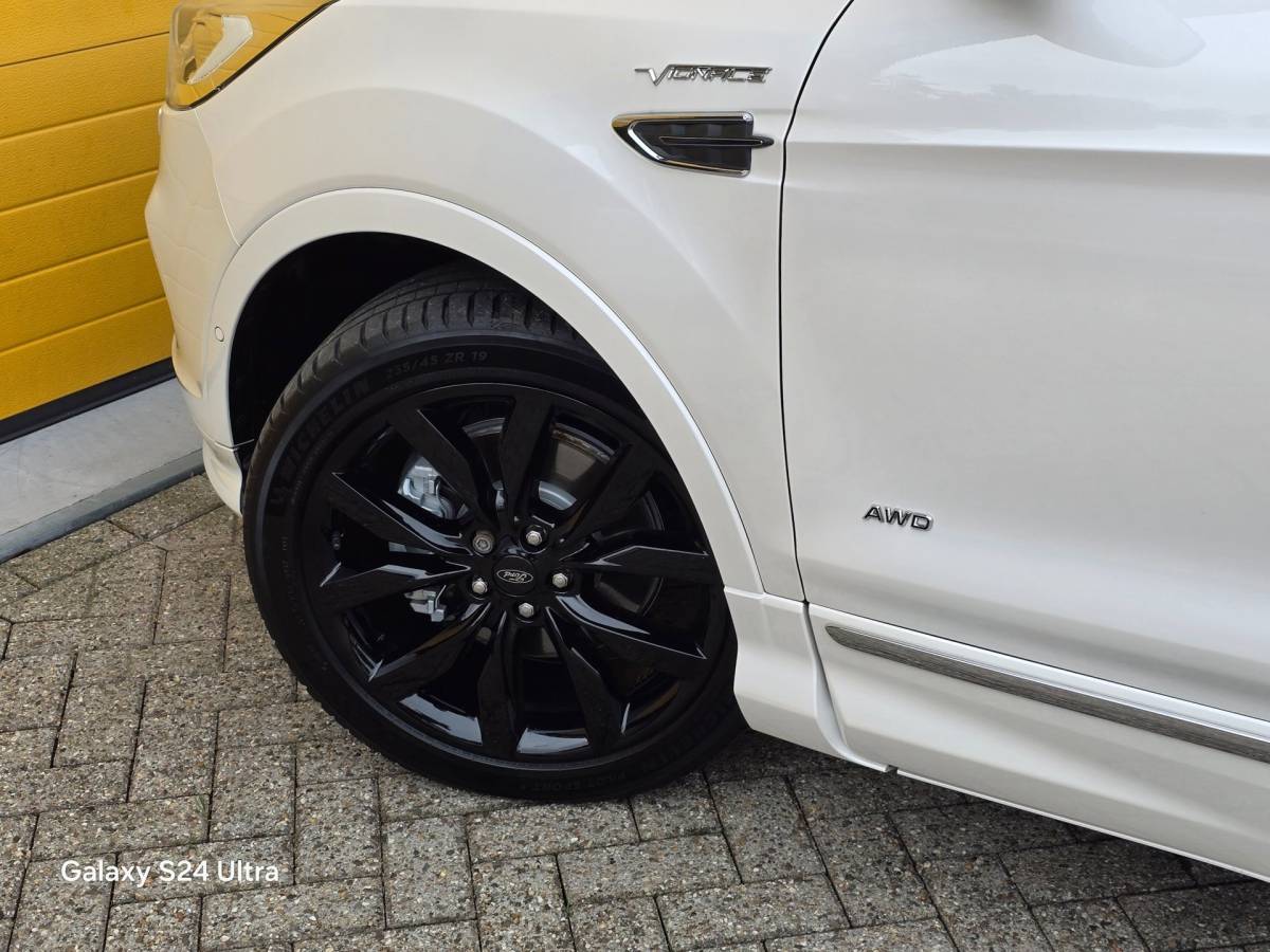 Ford Kuga Ford Kuga 1.5 EcoBoost Vignale AWD / 182 PK / AUT / NAP / Pano / Camera / Leder / Memory / Sony / Trekhaak / Pdc / Led / 19 Inch