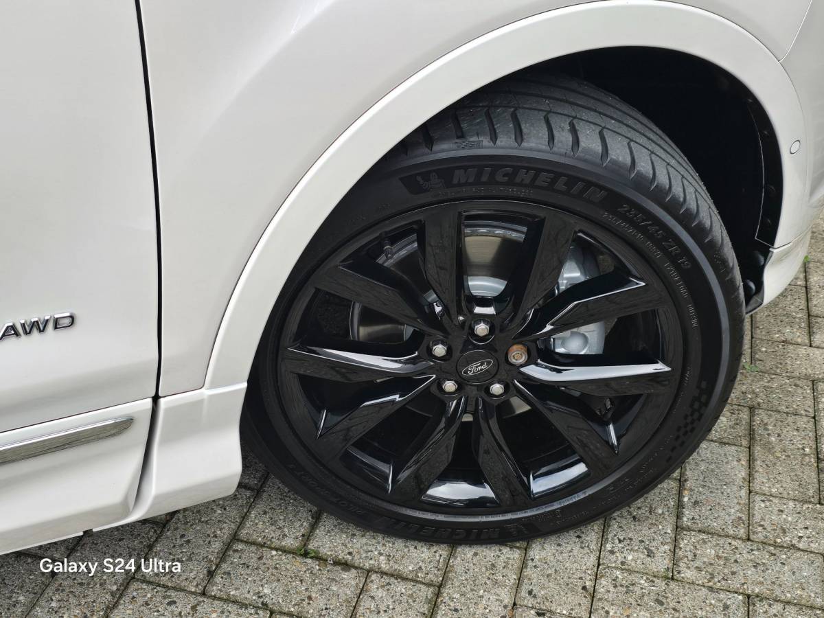 Ford Kuga Ford Kuga 1.5 EcoBoost Vignale AWD / 182 PK / AUT / NAP / Pano / Camera / Leder / Memory / Sony / Trekhaak / Pdc / Led / 19 Inch