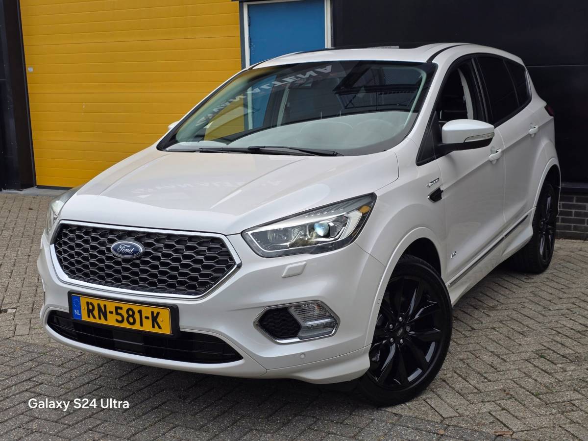 Ford Kuga Ford Kuga 1.5 EcoBoost Vignale AWD / 182 PK / AUT / NAP / Pano / Camera / Leder / Memory / Sony / Trekhaak / Pdc / Led / 19 Inch