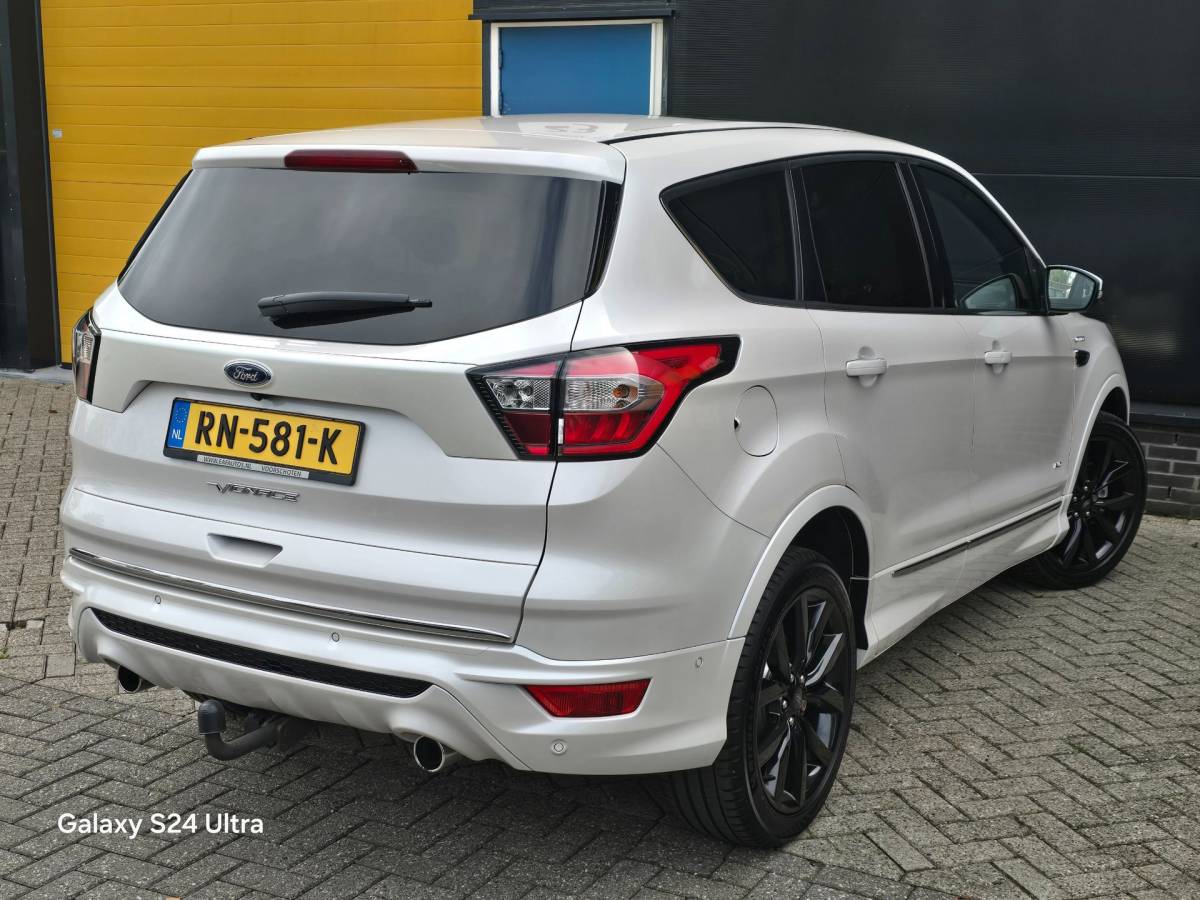 Ford Kuga Ford Kuga 1.5 EcoBoost Vignale AWD / 182 PK / AUT / NAP / Pano / Camera / Leder / Memory / Sony / Trekhaak / Pdc / Led / 19 Inch