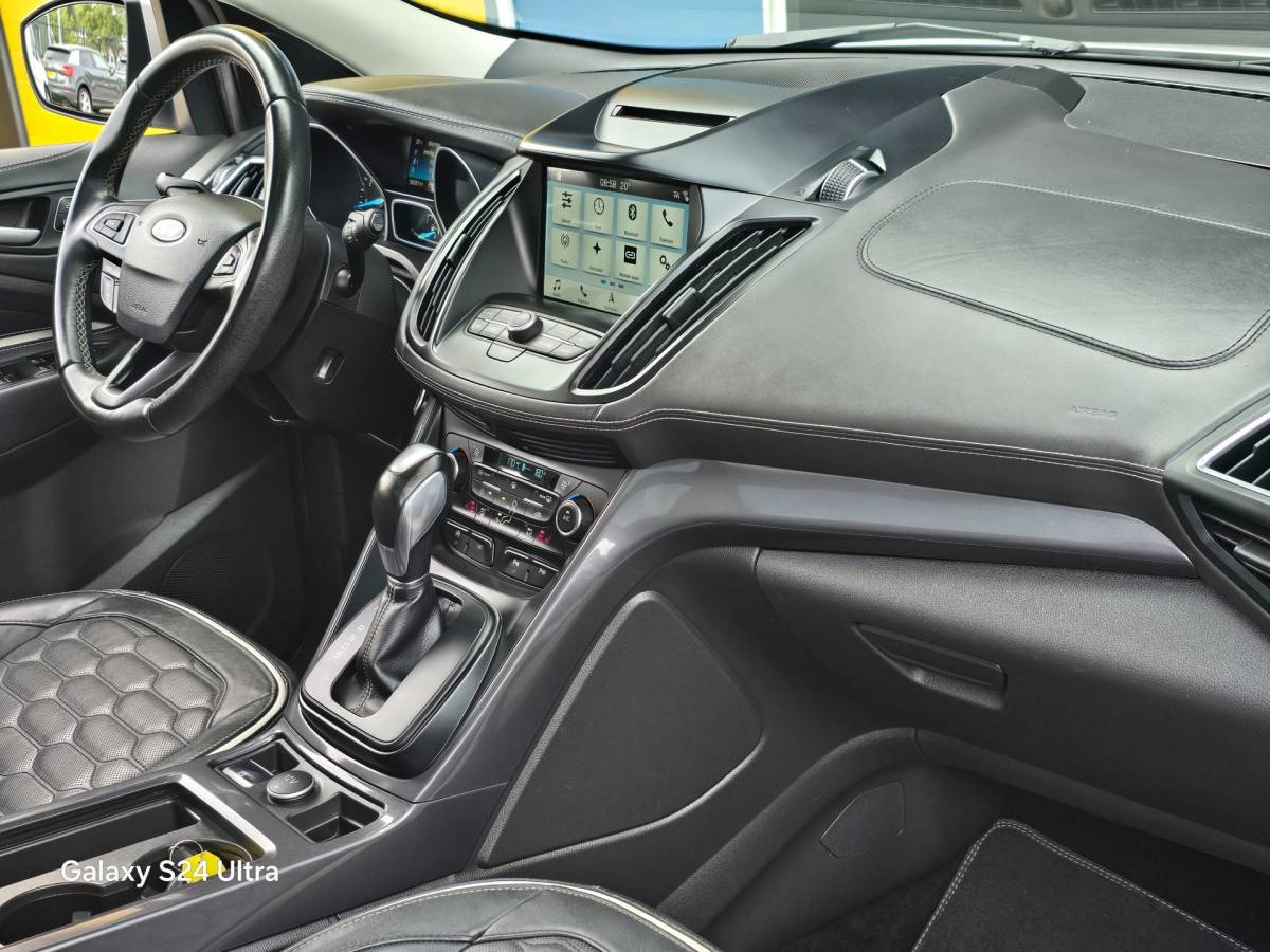 Ford Kuga Ford Kuga 1.5 EcoBoost Vignale AWD / 182 PK / AUT / NAP / Pano / Camera / Leder / Memory / Sony / Trekhaak / Pdc / Led / 19 Inch