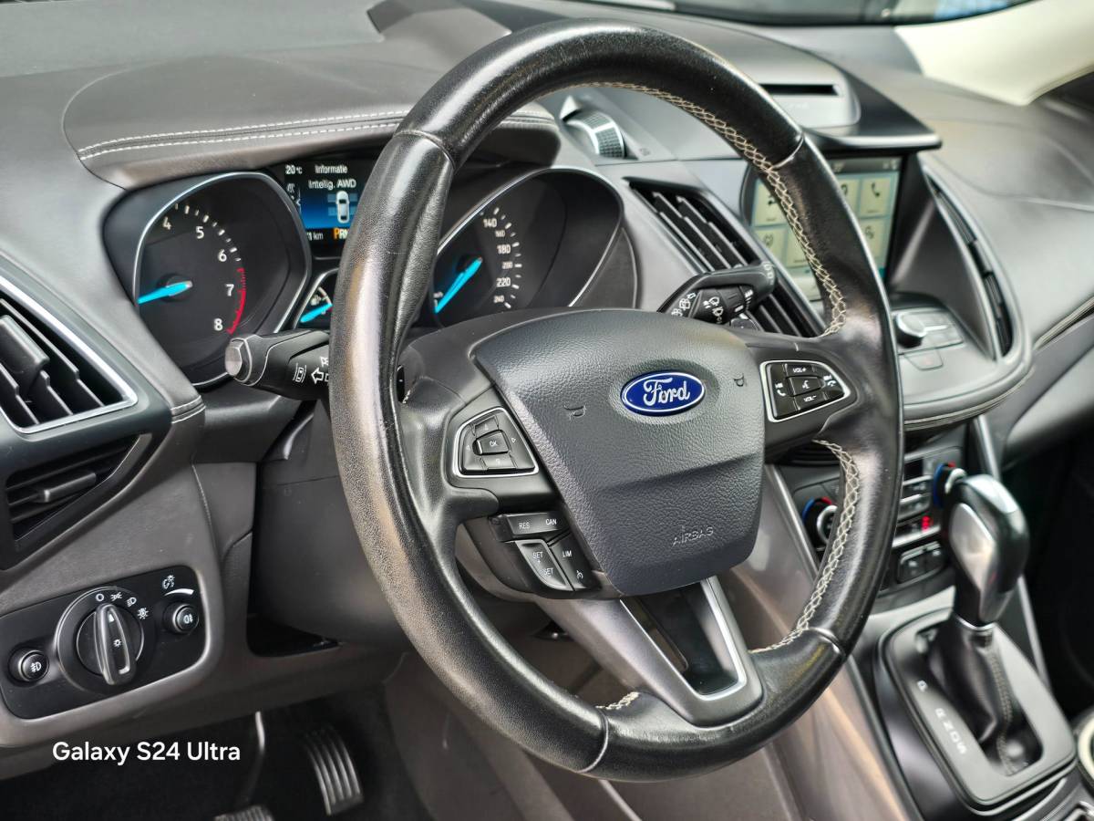 Ford Kuga Ford Kuga 1.5 EcoBoost Vignale AWD / 182 PK / AUT / NAP / Pano / Camera / Leder / Memory / Sony / Trekhaak / Pdc / Led / 19 Inch