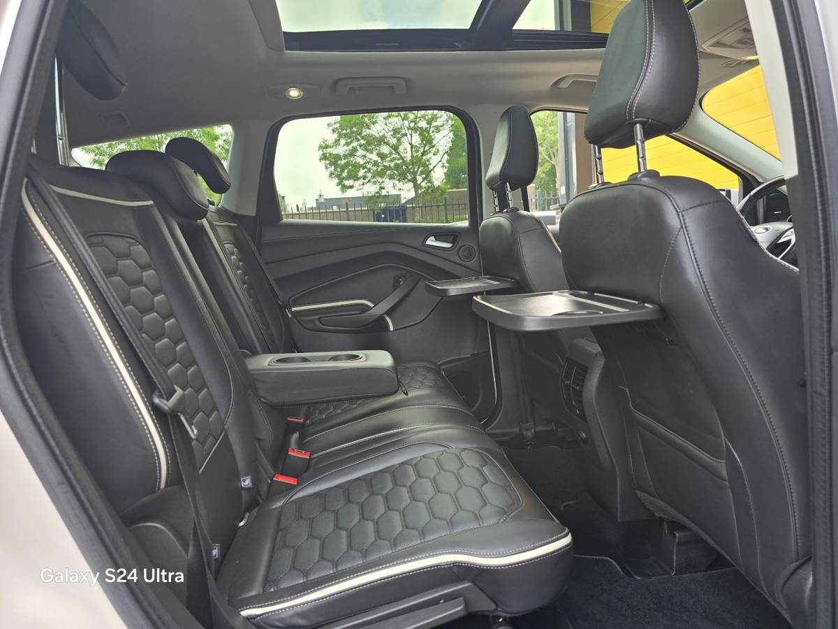 Ford Kuga Ford Kuga 1.5 EcoBoost Vignale AWD / 182 PK / AUT / NAP / Pano / Camera / Leder / Memory / Sony / Trekhaak / Pdc / Led / 19 Inch