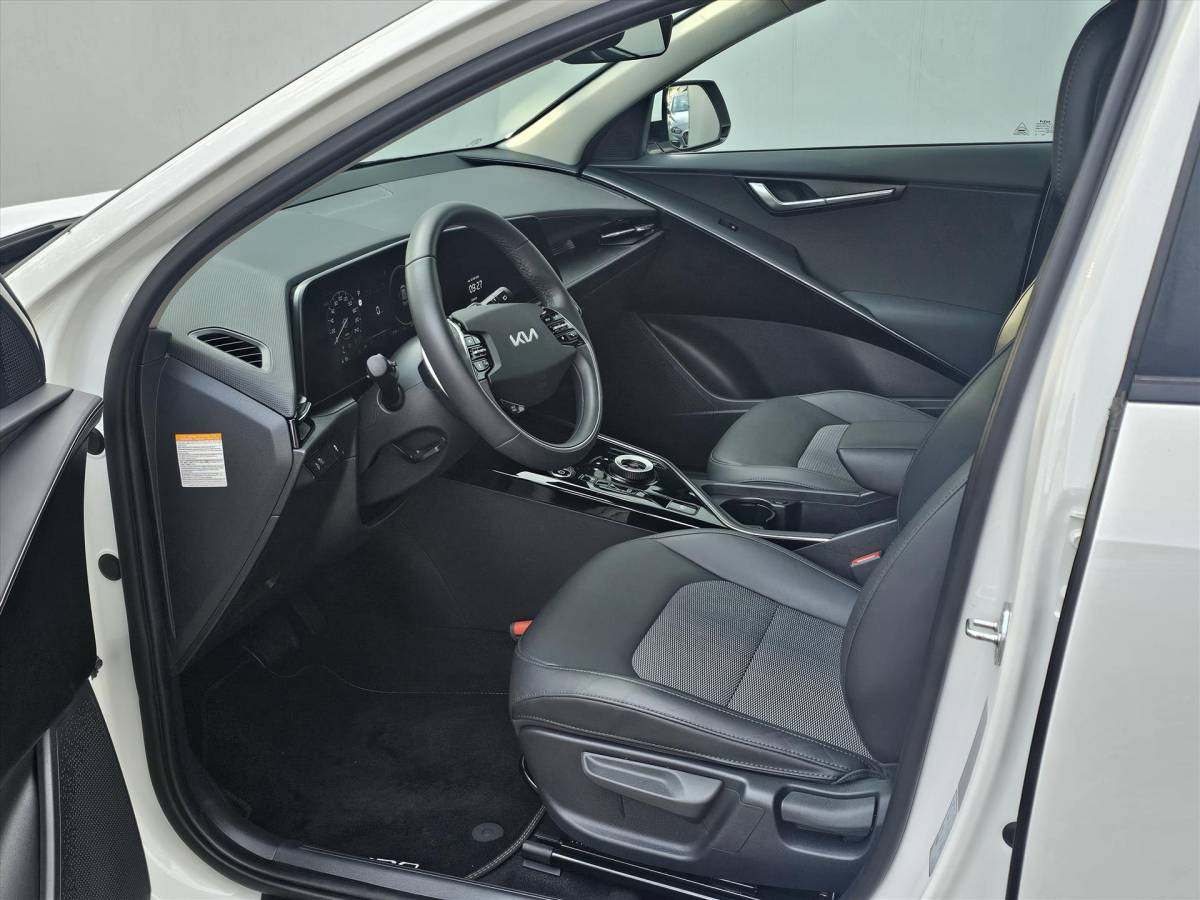 Kia e-Niro KIA e-Niro 64,8 kWh Aut DynamicLine I Nieuw Model ! I Trekhaak