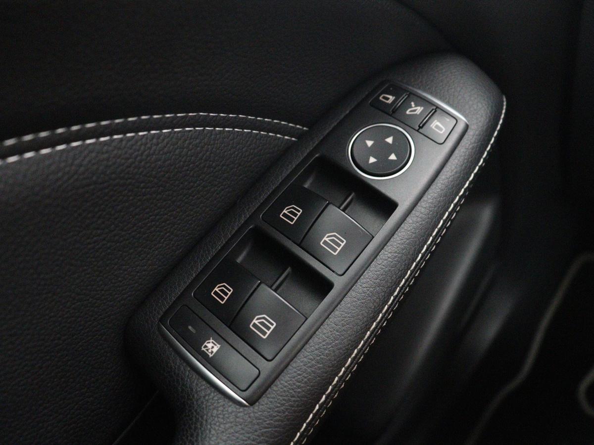 Mercedes-Benz B-Klasse Mercedes-Benz B-klasse 180 Ambition | Half leder | Cruise control | Navigatie |  Bluetooth | Airco | Camera | Park assist | Trekhaak