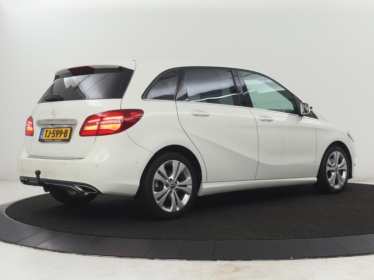 Mercedes-Benz B-Klasse Mercedes-Benz B-klasse 180 Ambition | Half leder | Cruise control | Navigatie |  Bluetooth | Airco | Camera | Park assist | Trekhaak