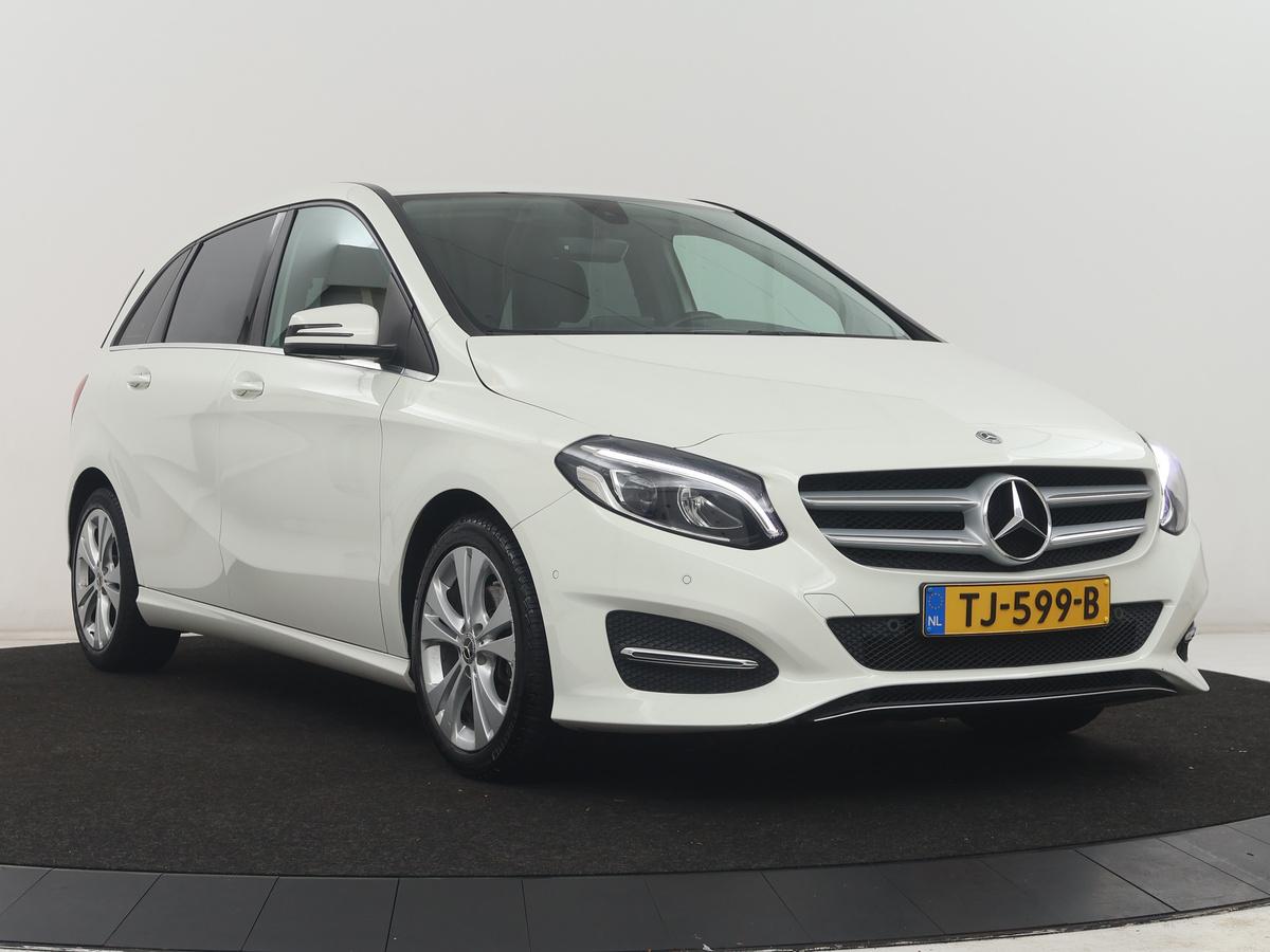 Mercedes-Benz B-Klasse Mercedes-Benz B-klasse 180 Ambition | Half leder | Cruise control | Navigatie |  Bluetooth | Airco | Camera | Park assist | Trekhaak