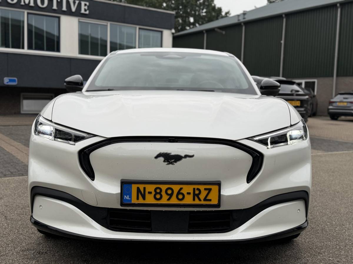 Ford Mustang Mach-E Ford Mustang Mach-E AWD 75 kWh SOH 93% ORIGINEEL NL AUTO MET NAP | B&O PREMIUM AUDIO | LEREN BEKLEDING | 360° CAMERA | ELEKTRISCHE STOELEN MET GEHEUGEN | TECHNOLOGY PACK | WINTERPAKKET | ADAPTIVE CRUISE CONTROL | DODEHOEKDETECTIE | FORD DEALER ONDERHOUDEN | ALL-IN PRIJS INCL. 12 MND BOVAG GARANTIE |