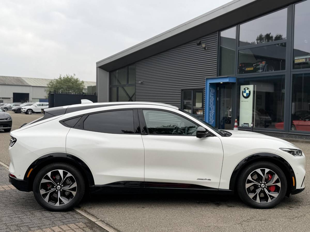 Ford Mustang Mach-E Ford Mustang Mach-E AWD 75 kWh SOH 93% ORIGINEEL NL AUTO MET NAP | B&O PREMIUM AUDIO | LEREN BEKLEDING | 360° CAMERA | ELEKTRISCHE STOELEN MET GEHEUGEN | TECHNOLOGY PACK | WINTERPAKKET | ADAPTIVE CRUISE CONTROL | DODEHOEKDETECTIE | FORD DEALER ONDERHOUDEN | ALL-IN PRIJS INCL. 12 MND BOVAG GARANTIE |