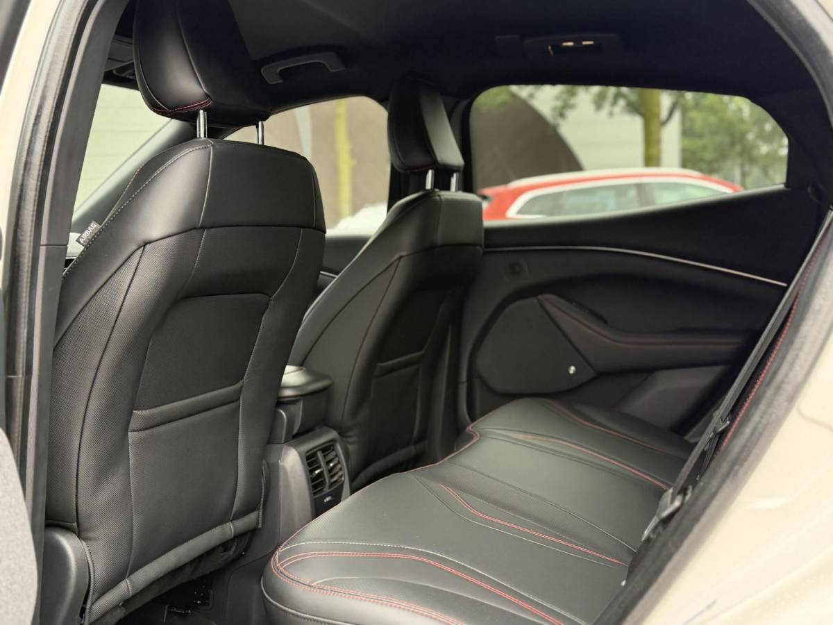 Ford Mustang Mach-E Ford Mustang Mach-E AWD 75 kWh SOH 93% ORIGINEEL NL AUTO MET NAP | B&O PREMIUM AUDIO | LEREN BEKLEDING | 360° CAMERA | ELEKTRISCHE STOELEN MET GEHEUGEN | TECHNOLOGY PACK | WINTERPAKKET | ADAPTIVE CRUISE CONTROL | DODEHOEKDETECTIE | FORD DEALER ONDERHOUDEN | ALL-IN PRIJS INCL. 12 MND BOVAG GARANTIE |